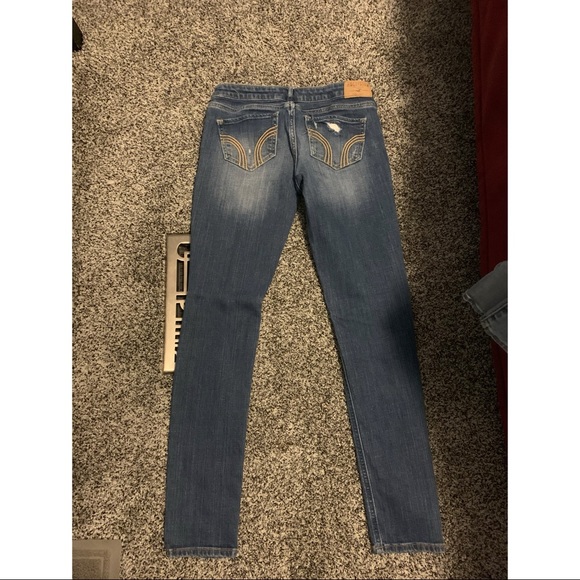 Hollister Jeans *NEVER WORN* - Picture 3 of 4